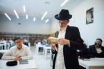 בילדער גאלעריע פון דעם פרישן ווינטער זמן וואס האט זיך נארוואס אנגעהויבן אין די הויפט ישיבה קטנה אין מאקאווע