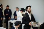 בילדער גאלעריע פון דעם פרישן ווינטער זמן וואס האט זיך נארוואס אנגעהויבן אין די הויפט ישיבה קטנה אין מאקאווע