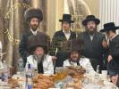 Main image for ווידעא: נעכטן מוצאי שבת ביי כ"ק אדמו"ר מקרעטשניף כפר עטה שליט"א