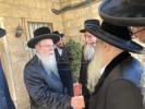 בילדער גאלעריע: כ"ק אדמו"ר מצאנז קלויזענבורג שליט"א אויף א קורצע באזוך אין ארה"ק צווייטער טייל