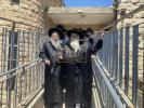 בילדער גאלעריע: כ"ק אדמו"ר מצאנז קלויזענבורג שליט"א אויף א קורצע באזוך אין ארה"ק צווייטער טייל