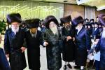 בילדער גאלעריע: כ"ק אדמו"ר מצאנז קלויזענבורג שליט"א אויף א קורצע באזוך אין ארה"ק צווייטער טייל
