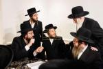 Main image for מעמד חלוקת הירושה אויף די כלי כסף וזהב פון כ"ק בעל ברך משה זצ"ל, אין שטוב פון הרבני הנגיד בונה ומקים ר' ליפא פריעדמאן הי"ו בן הרה"ח ר' משה שליט"א משב"ק. 
