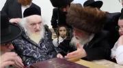 ווידעא: כ"ק אדמו"ר ממבקשי אמונה שליט"א צו כ"ק גאב"ד ירושלים שליט"א: "איר קענט מבטל זיין די גזירות מעל עולם התורה"