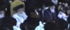 דער צווייטער ווידעא פון הרה"ק רבי שלמה'לע מבאבוב זי"ע, באטייליגט זיך ביים שבע ברכות פון אן אייניקל פון הרה"ק רבי הערשעלע מספינקא זי"ע