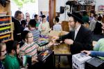  מאסיווער אויספארקויף אויף גאר טייערע מתנות אין "מחנה רב טוב - מחנה יהודה", אהערגעשטעלט דורך "חברה משניות - אוצר יהודה" און "חברת תהלים" דורך הר"ר מענדל ראזענבערג הי"ו ובניו ר' יואל ור' פישל הי"ו