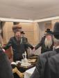 כ"ק אדמו"ר מסאדיגורה לאנדאן שליט"א ביים עריכת השולחן לכבוד י"א אלול
