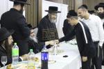 רירנדע מעמד "כינוס המצילים" פארגאנגענע וואך מיטוואך פרשת כי תצא למלחמה נעמט צונויף קרוב צו 60 געטרייע ארבייטער און עקסנים אינערהאלב די הצלה מגיוס אפיסעס שע"י קרן ויואל משה;&nbsp;מעמד הנהדר באשיינט בראשות הגה"צ אב"ד סאטמאר ירושלים שליט"א