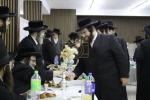 רירנדע מעמד "כינוס המצילים" פארגאנגענע וואך מיטוואך פרשת כי תצא למלחמה נעמט צונויף קרוב צו 60 געטרייע ארבייטער און עקסנים אינערהאלב די הצלה מגיוס אפיסעס שע"י קרן ויואל משה;&nbsp;מעמד הנהדר באשיינט בראשות הגה"צ אב"ד סאטמאר ירושלים שליט"א