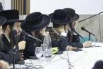 רירנדע מעמד "כינוס המצילים" פארגאנגענע וואך מיטוואך פרשת כי תצא למלחמה נעמט צונויף קרוב צו 60 געטרייע ארבייטער און עקסנים אינערהאלב די הצלה מגיוס אפיסעס שע"י קרן ויואל משה;&nbsp;מעמד הנהדר באשיינט בראשות הגה"צ אב"ד סאטמאר ירושלים שליט"א