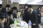 רירנדע מעמד "כינוס המצילים" פארגאנגענע וואך מיטוואך פרשת כי תצא למלחמה נעמט צונויף קרוב צו 60 געטרייע ארבייטער און עקסנים אינערהאלב די הצלה מגיוס אפיסעס שע"י קרן ויואל משה;&nbsp;מעמד הנהדר באשיינט בראשות הגה"צ אב"ד סאטמאר ירושלים שליט"א