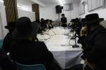 רירנדע מעמד "כינוס המצילים" פארגאנגענע וואך מיטוואך פרשת כי תצא למלחמה נעמט צונויף קרוב צו 60 געטרייע ארבייטער און עקסנים אינערהאלב די הצלה מגיוס אפיסעס שע"י קרן ויואל משה;&nbsp;מעמד הנהדר באשיינט בראשות הגה"צ אב"ד סאטמאר ירושלים שליט"א