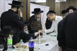 רירנדע מעמד "כינוס המצילים" פארגאנגענע וואך מיטוואך פרשת כי תצא למלחמה נעמט צונויף קרוב צו 60 געטרייע ארבייטער און עקסנים אינערהאלב די הצלה מגיוס אפיסעס שע"י קרן ויואל משה;&nbsp;מעמד הנהדר באשיינט בראשות הגה"צ אב"ד סאטמאר ירושלים שליט"א