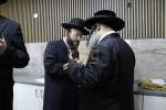 רירנדע מעמד "כינוס המצילים" פארגאנגענע וואך מיטוואך פרשת כי תצא למלחמה נעמט צונויף קרוב צו 60 געטרייע ארבייטער און עקסנים אינערהאלב די הצלה מגיוס אפיסעס שע"י קרן ויואל משה;&nbsp;מעמד הנהדר באשיינט בראשות הגה"צ אב"ד סאטמאר ירושלים שליט"א