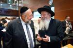 בילדער גאלעריע מעמד קבלת פנים לכבודם פון די גדולי הדור בארה"ק, וואס זענען אנגעקומען אויף א באזוך קיין מעקסיקא אויפצוטרייבן שטיצע לטובת קרן עולם התורה בארה"ק.