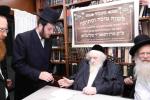 מעמד ברכת השנה פאר די נדיבים ותורמים פון 'מוסדות סאטמאר' אין ירושלים. במעון הקודש פון כ"ק גאב"ד ירושלים שליט"א, אפצייכענדיג צוואנציג יאר פון די גרונדונג פון די מוסדות