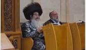 Main image for כ"ק אדמו"ר מנאדבורנא אלעד שליט"א האט זיך נעכטן נאכט באטייליגט ביים מעמד אמירת סליחות לויטן מנהג פון עדות המזרח.