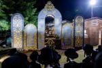 בילדער גאלערי: כ"ק אדמו"ר מבאבוב-45 שליט"א ביים באזוכן און אפרעכטן מסיבות סוף פון 'זמן הקיץ' אין די פיר זומער קעמפס פון די באבוב 45 ישיבות.