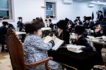 בילדער גאלערי: כ"ק אדמו"ר מבאבוב-45 שליט"א ביים באזוכן און אפרעכטן מסיבות סוף פון 'זמן הקיץ' אין די פיר זומער קעמפס פון די באבוב 45 ישיבות.