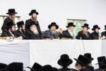 בילדער גאלערי: כ"ק אדמו"ר מבאבוב-45 שליט"א ביים באזוכן און אפרעכטן מסיבות סוף פון 'זמן הקיץ' אין די פיר זומער קעמפס פון די באבוב 45 ישיבות.
