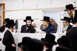 בילדער גאלערי: כ"ק אדמו"ר מבאבוב-45 שליט"א ביים באזוכן און אפרעכטן מסיבות סוף פון 'זמן הקיץ' אין די פיר זומער קעמפס פון די באבוב 45 ישיבות.