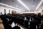 בילדער גאלערי: כ"ק אדמו"ר מבאבוב-45 שליט"א ביים באזוכן און אפרעכטן מסיבות סוף פון 'זמן הקיץ' אין די פיר זומער קעמפס פון די באבוב 45 ישיבות.