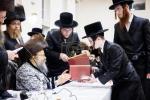 בילדער גאלערי: כ"ק אדמו"ר מבאבוב-45 שליט"א ביים באזוכן און אפרעכטן מסיבות סוף פון 'זמן הקיץ' אין די פיר זומער קעמפס פון די באבוב 45 ישיבות.
