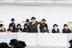 בילדער גאלערי: כ"ק אדמו"ר מבאבוב-45 שליט"א ביים באזוכן און אפרעכטן מסיבות סוף פון 'זמן הקיץ' אין די פיר זומער קעמפס פון די באבוב 45 ישיבות.