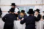 בילדער גאלערי: כ"ק אדמו"ר מבאבוב-45 שליט"א ביים באזוכן און אפרעכטן מסיבות סוף פון 'זמן הקיץ' אין די פיר זומער קעמפס פון די באבוב 45 ישיבות.