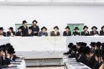 בילדער גאלערי: כ"ק אדמו"ר מבאבוב-45 שליט"א ביים באזוכן און אפרעכטן מסיבות סוף פון 'זמן הקיץ' אין די פיר זומער קעמפס פון די באבוב 45 ישיבות.