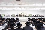 בילדער גאלערי: כ"ק אדמו"ר מבאבוב-45 שליט"א ביים באזוכן און אפרעכטן מסיבות סוף פון 'זמן הקיץ' אין די פיר זומער קעמפס פון די באבוב 45 ישיבות.