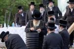 מעמד הנחת אבן הפינה בראשות הרה"צ רבי אהרן מענדיל שליט"א פאר די נייע "קינדער ביהמ"ד" אין מחנה תולדות יעקב יוסף דחסידי סקווירא אין סוואן לעיק | בילדער