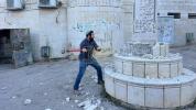טעראר מאנומענטן: חבר הכנסת סוכות צושמעטערט א טעראר דענקמאל אין די מערב ברעג
