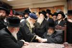 באזוך פונעם ראשון לציון, הרב יצחק יוסף שליט"א, ביי כ"ק אדמו"ר מבעלזא שליט"א.