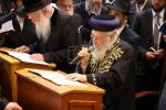 באזוך פונעם ראשון לציון, הרב יצחק יוסף שליט"א, ביי כ"ק אדמו"ר מבעלזא שליט"א.