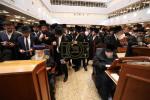 באזוך פונעם ראשון לציון, הרב יצחק יוסף שליט"א, ביי כ"ק אדמו"ר מבעלזא שליט"א.