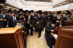 באזוך פונעם ראשון לציון, הרב יצחק יוסף שליט"א, ביי כ"ק אדמו"ר מבעלזא שליט"א.