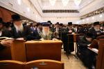 באזוך פונעם ראשון לציון, הרב יצחק יוסף שליט"א, ביי כ"ק אדמו"ר מבעלזא שליט"א.