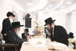 בילדער גאלערי פונעם מעמד חלקנו בתורתך סיום מסכת שבת והתחלת מסכת עירובין בחצר הקודש קרעטשניף 