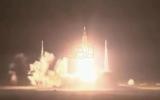 Main image for ספעיס געיעג: אייזעקמאן דערקלערט אז אמעריקע וועט אנקומען צום לבנה אויף א שטענדיגע באזע, טראץ די שטרויכלונגען קעגן כינע
