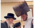 Main image for כ"ק אדמו"ר מביאלא שליט"א ביים טאנצן ביי די שמחת החתונה פון נאמן בית, מוישי ראטענבערג.