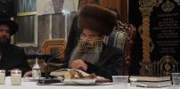 Main image for יארצייט טיש ביי כ"ק אדמו"ר מסאדיגורא ירושלים שליט"א