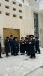 כ"ק אדמו"ר מסאטמאר שליט"א שטאט אפ א באזוך אינעם היכל ביהמ"ד בית מדרשו של רבי, זיך אומקוקנדיג אויף די עבודת הקודש פון השלמת המלאכה לקראת הימים טובים הבעל"ט.