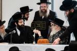 כ"ק אדמו"ר מסאטמאר שליט"א באזוכט אין שטאט לינדען, ניו זשערסי.  אינעם ראם פונעם באזוך האט זיך דער רבי באטייליגט ביי א מסיבת 'חומש סעודה', ווי אויך האט דער רבי באזוכט אינעם נייעם בית מדרש און מקוה 'היכל התורה'.