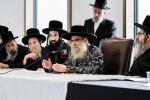 כ"ק אדמו"ר מסאטמאר שליט"א באזוכט אין שטאט לינדען, ניו זשערסי.  אינעם ראם פונעם באזוך האט זיך דער רבי באטייליגט ביי א מסיבת 'חומש סעודה', ווי אויך האט דער רבי באזוכט אינעם נייעם בית מדרש און מקוה 'היכל התורה'.