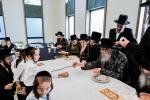 כ"ק אדמו"ר מסאטמאר שליט"א באזוכט אין שטאט לינדען, ניו זשערסי.  אינעם ראם פונעם באזוך האט זיך דער רבי באטייליגט ביי א מסיבת 'חומש סעודה', ווי אויך האט דער רבי באזוכט אינעם נייעם בית מדרש און מקוה 'היכל התורה'.