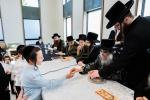 כ"ק אדמו"ר מסאטמאר שליט"א באזוכט אין שטאט לינדען, ניו זשערסי.  אינעם ראם פונעם באזוך האט זיך דער רבי באטייליגט ביי א מסיבת 'חומש סעודה', ווי אויך האט דער רבי באזוכט אינעם נייעם בית מדרש און מקוה 'היכל התורה'.
