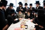 כ"ק אדמו"ר מסאטמאר שליט"א באזוכט אין שטאט לינדען, ניו זשערסי.  אינעם ראם פונעם באזוך האט זיך דער רבי באטייליגט ביי א מסיבת 'חומש סעודה', ווי אויך האט דער רבי באזוכט אינעם נייעם בית מדרש און מקוה 'היכל התורה'.