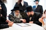 כ"ק אדמו"ר מסאטמאר שליט"א באזוכט אין שטאט לינדען, ניו זשערסי.  אינעם ראם פונעם באזוך האט זיך דער רבי באטייליגט ביי א מסיבת 'חומש סעודה', ווי אויך האט דער רבי באזוכט אינעם נייעם בית מדרש און מקוה 'היכל התורה'.