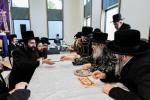 כ"ק אדמו"ר מסאטמאר שליט"א באזוכט אין שטאט לינדען, ניו זשערסי.  אינעם ראם פונעם באזוך האט זיך דער רבי באטייליגט ביי א מסיבת 'חומש סעודה', ווי אויך האט דער רבי באזוכט אינעם נייעם בית מדרש און מקוה 'היכל התורה'.